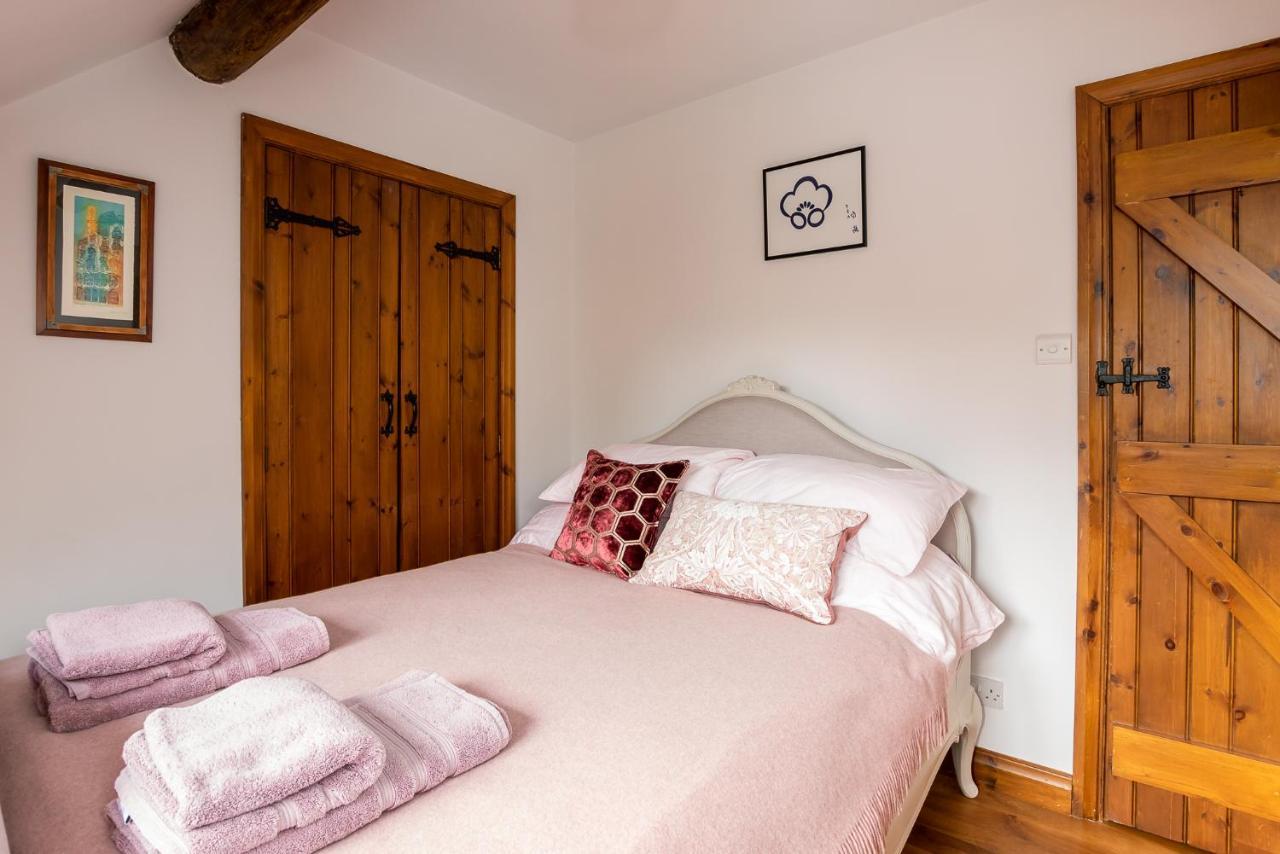 Granary Cottage - Luxury Barn Conversion Weston Subedge ภายนอก รูปภาพ
